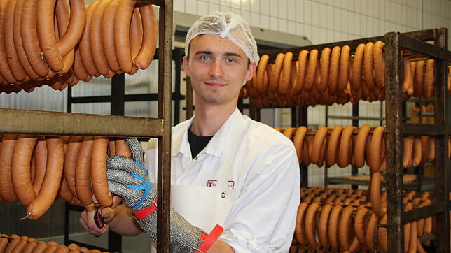 Yannic Becker (19) macht eine Ausbildung zum Fleischer in Konstanz. In der Region sind von 12.900 Lehrstellen derzeit noch 5600 nicht ...