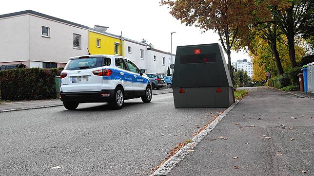 Der Anhängerblitzer in der Tempo-30-Zone auf Höhe Burgbergring/Lilienweg. Die Geschwindigkeitsbegrenzung gilt auch für Mitarbeiter des ...