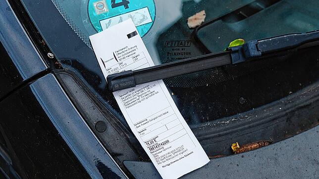 Falschparker kann man ein Knöllchen einbrocken, wenn man ihr Auto fotografiert und die Polizei informiert. Doch es kann auch ganz anders ...