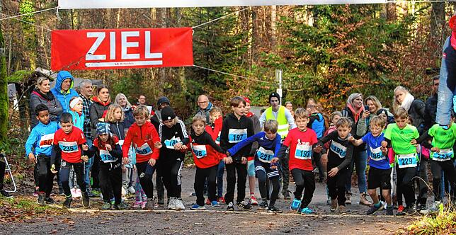 Nicht zu halten: Schon beim Start legte der Nachwuchs beim Lauf im Tiengener Bürgerwald los.