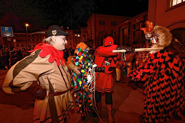 Bild 8: Fasnacht 2025 in Konstanz: So erlebt der Stephansplatz das flammende Spektakel