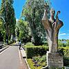 Der Heilige Pirmin, der Gründer des Kloster Reichenau 724 und Schutzpatron der Insel Reichenau, begrüßt alle Besucher, die auf die Insel ...