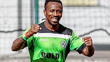 Freude bei Hermann Patrice Takuete und dem FC Furtwangen, der die SG Dauchingen/Weilersbach mit 3:2 besiegte.