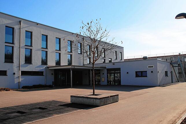Die Alemannenschule (rechts der Neubau für die gymnasiale Oberstufe) lockt mit ihrem Konzept inzwischen viele Familien in die Wohn- und ...