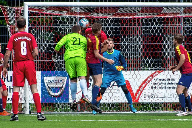 Bild 16: FC Bergalingen feiert den Titel durch einen 3:2-Sieg gegen den SV Buch II &ndash; und wir haben Bilder!