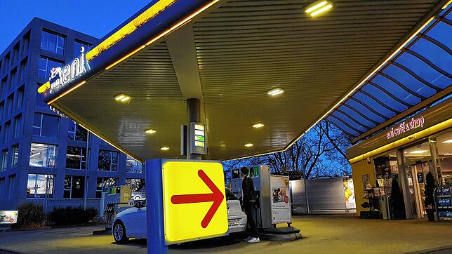 (Symbolbild) Ein Fall für die Polizei und ein Glücksfall für die Bestohlenen: Im Bereich der Eni-Tankstelle an der Reichenaustraße ...