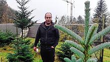 Tobias Willibald ist Inhaber der Baumschule König, wo man seinen Weihnachtsbaum selber schneiden kann.
