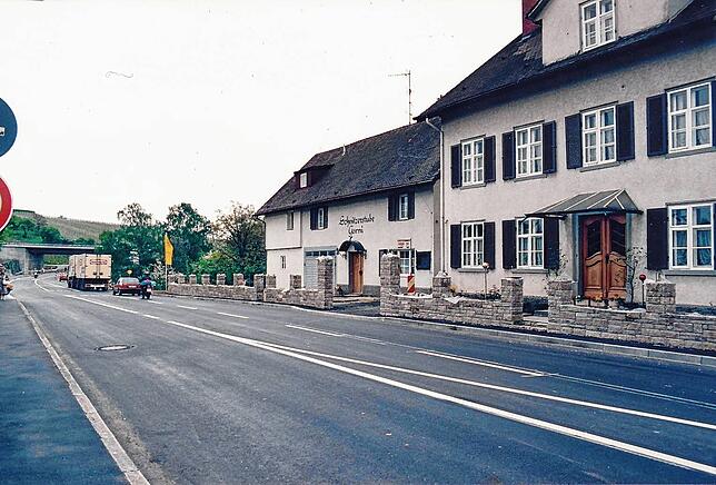 Das ehemalige Saba-Heim im Jahr 1986. Selbst die Bushaltestelle in der Nähe trägt den Namen.