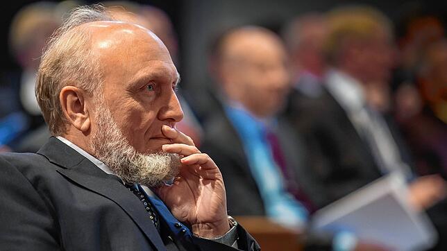 Der Ökonom Hans-Werner Sinn erwartet in den kommenden Monaten noch einen deutlichen Anstieg der Preise in Deutschland und der EU.