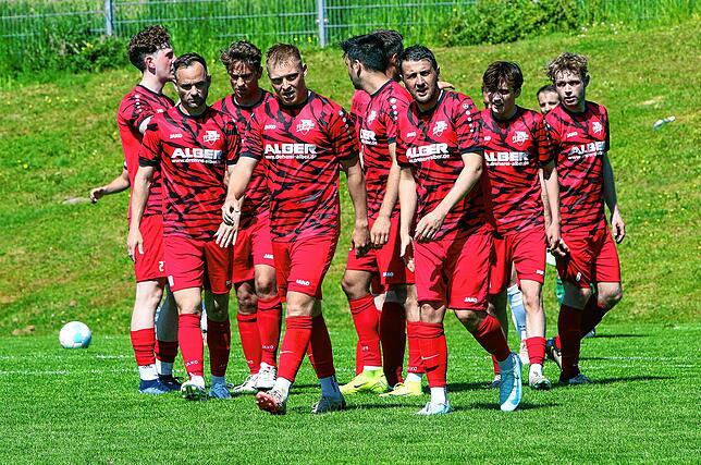 Bild 25: Das torreiche Kellerderby gewinnt der SV Deggenhausertal! Wir waren mit der Kamera dabei!