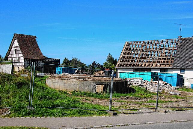 Die Gebäude in der Ortsmitte von Ruschweiler werden abgerissen. Es gibt aber noch keinen Bebauungsplan. Bild: Siegfried Volk