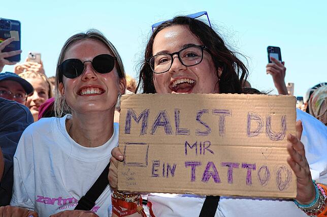 Bild 5: Moshpit und Feierlaune vor den Bühnen: Das sind die besten Southside-Bilder aus den ersten Reihen