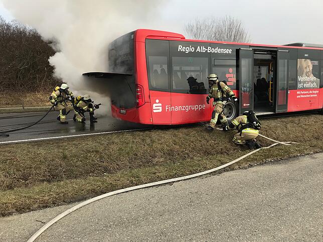 Der Motor des Linienbusses fing am Sonntag vor knapp zwei Wochen Feuer. Besiana Alijaj aus Meersburg war unter den Fahrgästen. Die ...