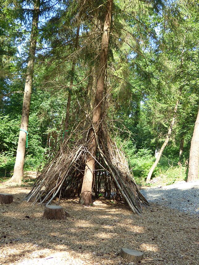 Das Tipi hat das Team mit den Kindern gebaut.