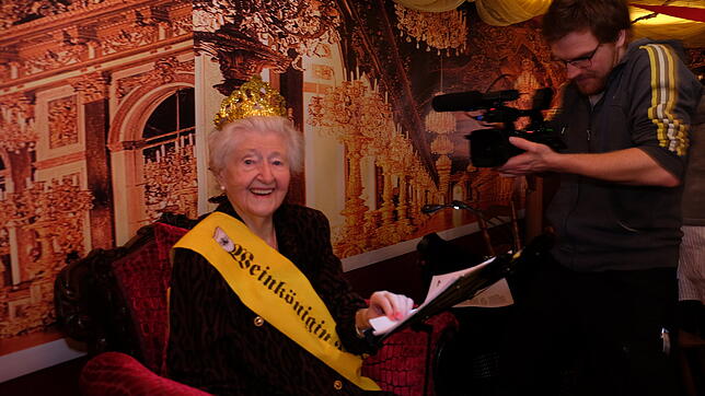 Bei der vergangenen Fasnet wurde Anny Hamm bei ihrem Auftritt im Weinhaus Renke von einem Kamerateam gefilmt. Die Aufnahmen werden an ...