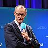 Was hätte Deutschland von einem Kanzler Merz zu erwarten? Der CDU-Vorsitzende Friedrich Merz erläutert in Singen am Hohentwiel, was sein ...