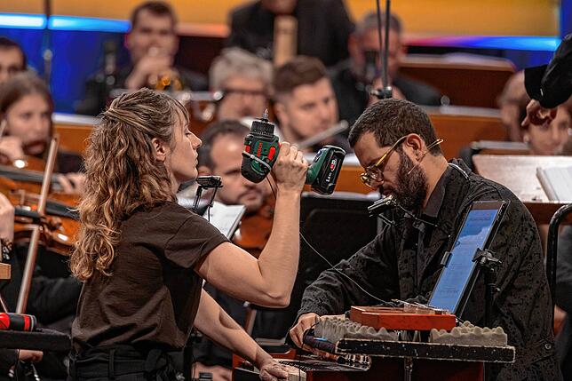 Julia Barger und Ruseell Greenberg vom Quartett Yarn/Wire bei der Arbeit an Simon Steen-Andersens „grosso“.