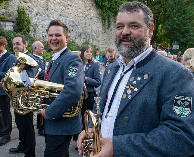Die Lichterprozession wird traditionell vom Kirchenchor Buchheim und dem Musikverein aus Irndorf (Bild) musikalisch begleitet.