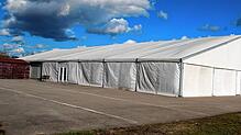 Das Testzentrum, das am 16. März in Betrieb geht, ist als &bdquo;Drive-In&ldquo; rund um das Zelt im Seepark angelegt.