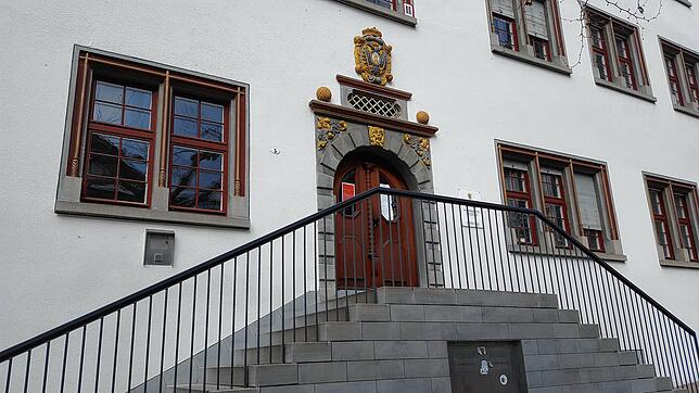 Das Amtsgericht Radolfzell verurteilt einen 39-jährigen Angeklagten zu einer Freiheitsstrafe von sechs Monaten auf Bewährung. Er hatte ...