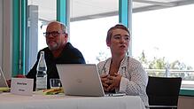 Simone Fischer, Landesbehindertenbeauftragte spricht beim Snobo-Treffen vor 16 Teilnehmern aus Unternehmen und Institutionen aus dem ...