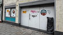Wenig repräsentativ: Seit einem Brand verwaist ist die frühere Kochlöffel-Filiale in der Niederen Straße.