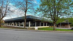 Die Sporthalle in Lauchringen wird umfangreich saniert. Der Plan des Architekturbüros ist in acht Bauabschnitte aufgeteilt. Foto: Sandra ...