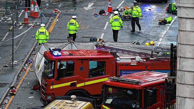 Bild 2: Auto fährt in Liverpool-Fans – ein Kind unter den Schwerverletzten