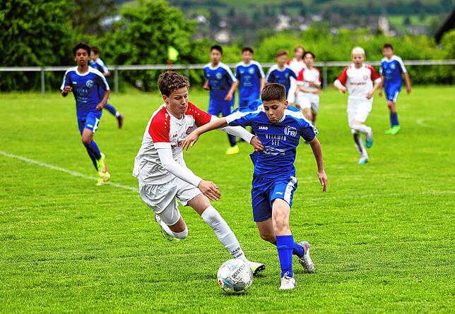 Im Endspiel der D-Jugend traf der SC Pfullendorf (weiß-rote Trikots) auf den FC Radolfzell.
