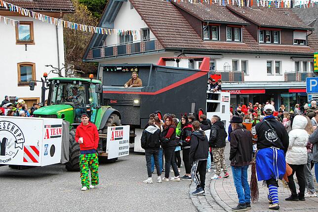 Bild 6: Tierisch was los beim Umzug am Fasnetsmendig: Teil 2