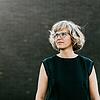 Die Bühne ist ihr kreatives Zuhause: Franziska Schramm ist Poetry Slammerin, Schreibcoach und arbeitet nebenbei für das Improtheater ...