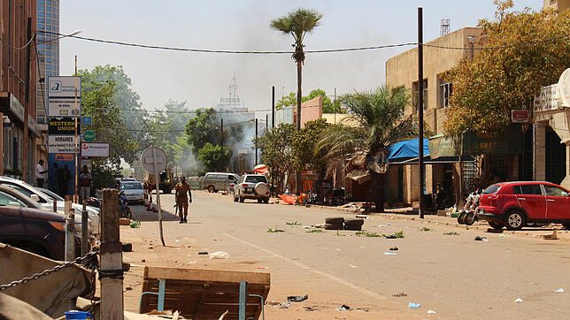 Seit 2015 nimmt die Gewalt von islamistischen Gruppen in Burkina Faso stetig zu. Unser Bild zeigt eine Straße in der Hauptstadt ...