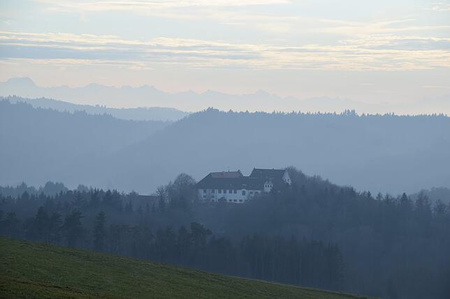 Der Blick vom Josenberg auf Schloss Hohenfels.