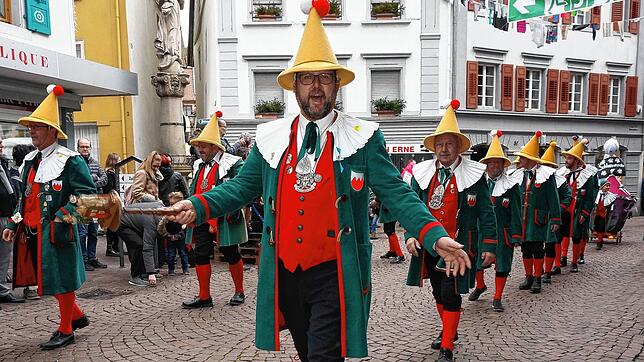 Närrisch: Ralf Siebold, Zunftmeister der Bürger- und Narrenzunft Tiengen, führt beim Umzug die Gruppe der Narrenräte an. Ob&lsquo;s 2021 ...