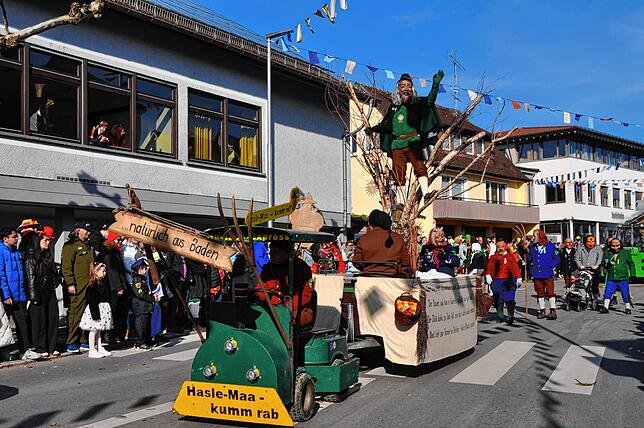 Bild 18: Historische Narrenzunft begeistert mit ihrem Umzug am Fasnetssunntig