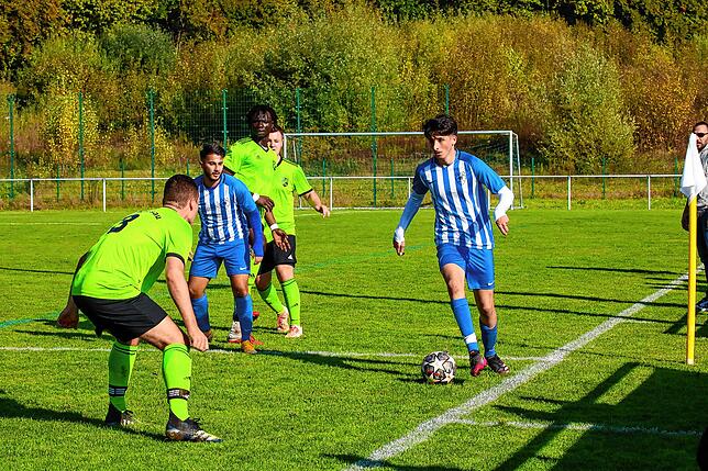 Bild 25: SV Karsau verteidigt die Tabellenspitze durch einen 4:2-Erfolg gegen Verfolger Spvgg. Wehr