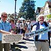 Florian Roth vom Jungen Forum Konstanz und Egenolf Löhr wollen den Seeuferweg umbenennen in Erwin-Reisacher-Weg.