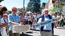 Florian Roth vom Jungen Forum Konstanz und Egenolf Löhr wollen den Seeuferweg umbenennen in Erwin-Reisacher-Weg.