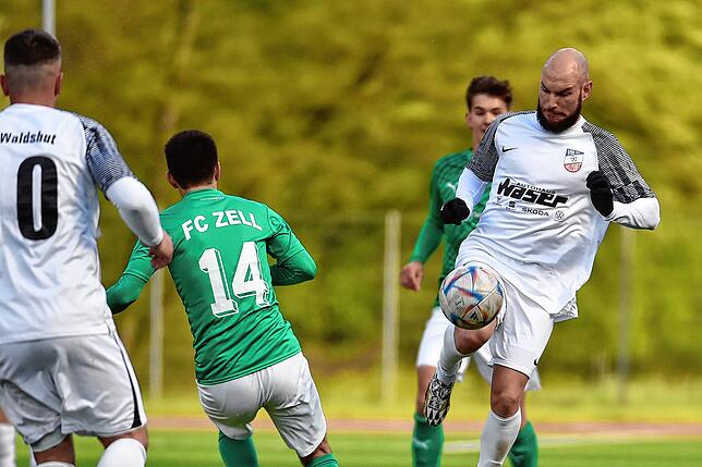 Bild 16: VfB Waldshut unterliegt mit 1:4 beim FC Zell – und wir haben Bilder!