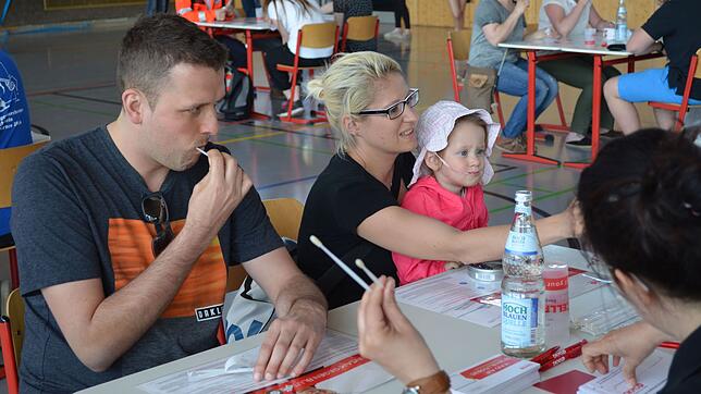 Eine Registrierungsaktion der DKMS lief bereits im April dieses Jahres in der Waldshuter Hochrheinsporthalle. Viele Menschen kamen, um ...