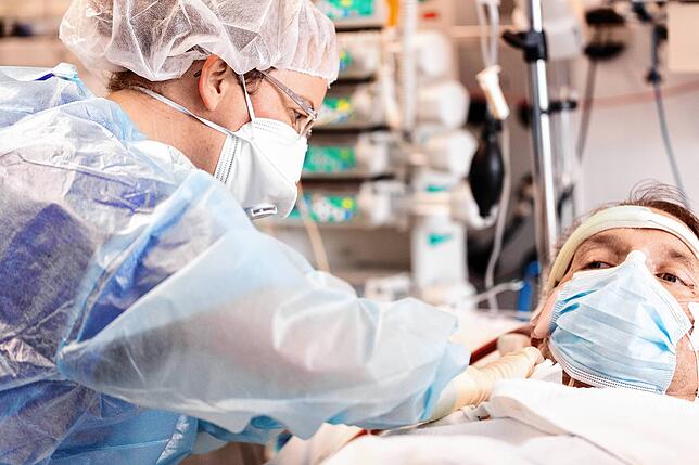 Aus dem Koma geholt, wird bei Walter Brummel nach dreieinhalb Woche die ECMO-Behandlung beendet.