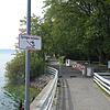 Nach der Brücke des Gondelhafens endet zurzeit der Spaziergang am Bodensee. Die Villengärten hinter dem Zaun werden umgebaut und sind ...