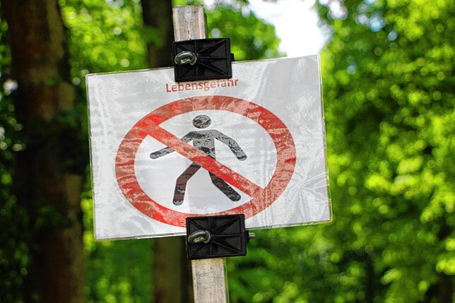 Kein Durchgang für Spaziergänger: Im Hofgarten besteht Lebensgefahr. Äste könnten immer noch abbrechen.