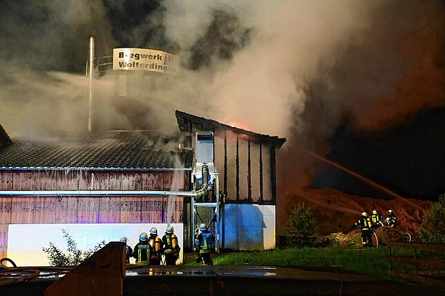 Bild 33: Brandnacht in Wolterdingen: Die Bilder vom Feuerwehreinsatz und dem Vormittag danach