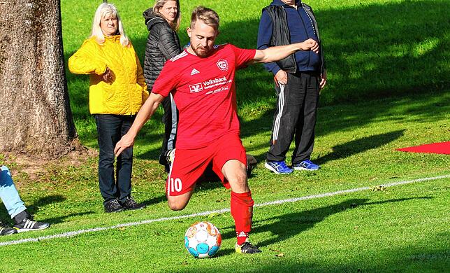 Mann des Tages: Nils Wottke steuerte drei Tore zum 5:1-Sieg des FC Grießen beim SV Rheintal bei.