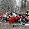 Ein Teslafahrer rammte einen Lastwagen, als er auf der Strecke zwischen Tettnang und Gießenbrücke mehrere Fahrzeuge überholen wollte.