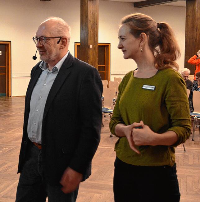 Jörg Scholtes und Eva Glöggler, hier bei einem Informationsabend zum örtlichen Klimaschutzkonzept im November 2023, stellten im ...