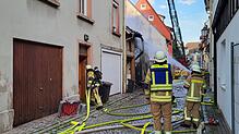 Die Feuerwehr Villingen-Schwenningen bei ihrem Einsatz vom 14. Juni 2025 in der Villinger Innenstadt.