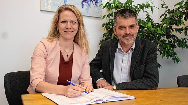 Präsentieren die Anmeldezahlen fürs Bildungszentrum: Veronika Elflein und Roger Brand. Das Foto entstand im März, vor Beginn der ...