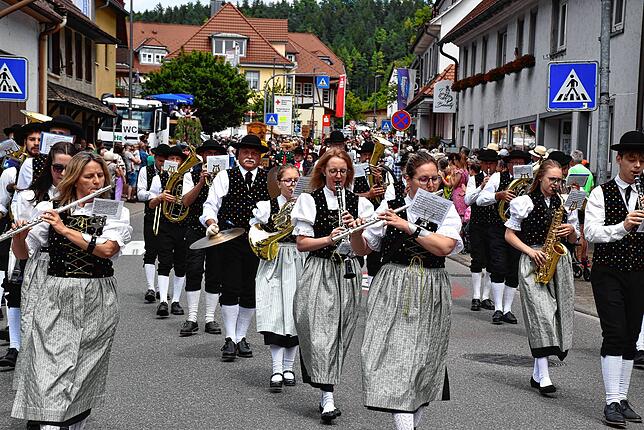 Die Trachtenkapelle Schabenhausen war ebenfalls mit dabei.